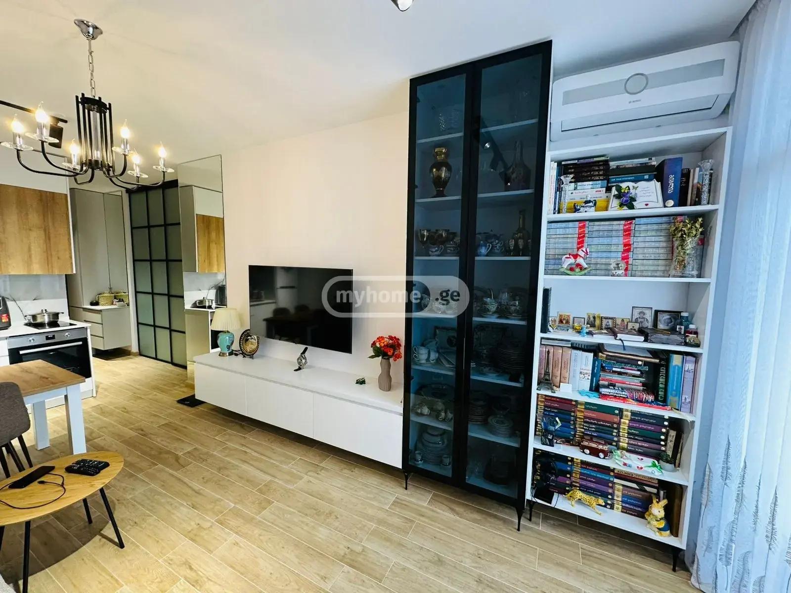 2-Room Apartment For Daily Rent In Batumi, Intourist Residence, 40 M² — 180 ₾ Per Day view 3