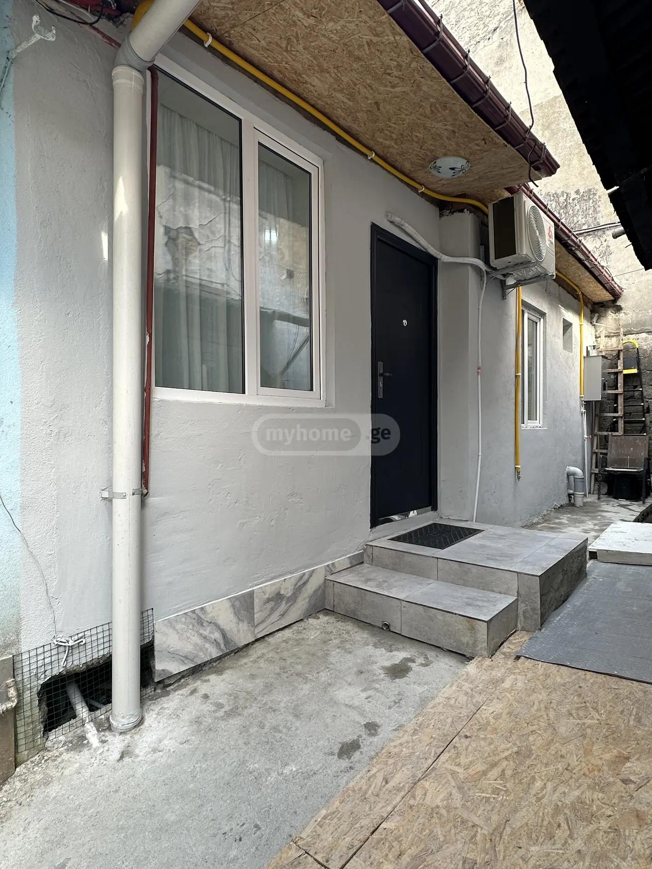 3-Room House For Rent In Batumi, Parnavaz Mepe St, 44 view 10