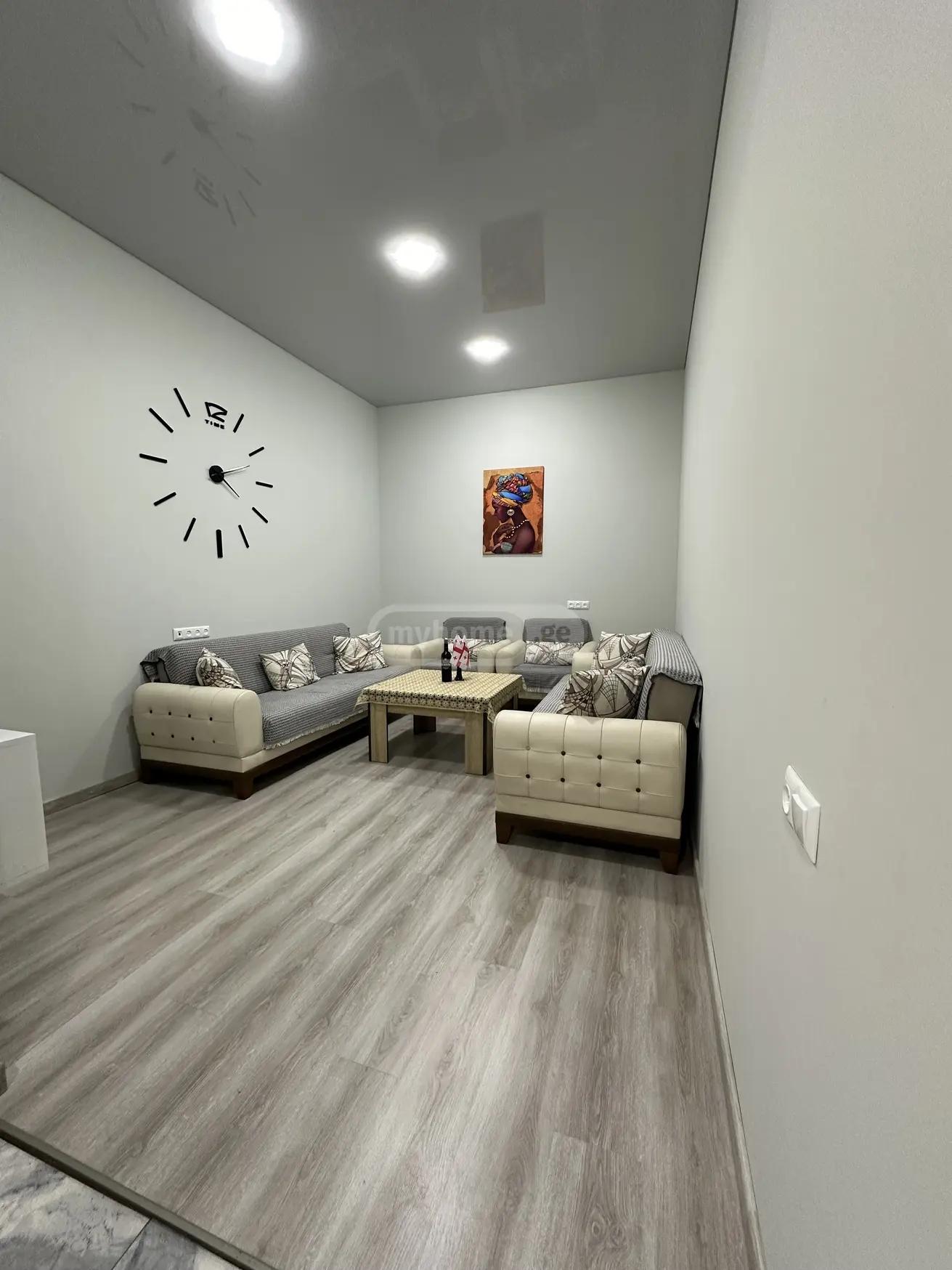3-Room House For Rent In Batumi, Parnavaz Mepe St, 44 view 2
