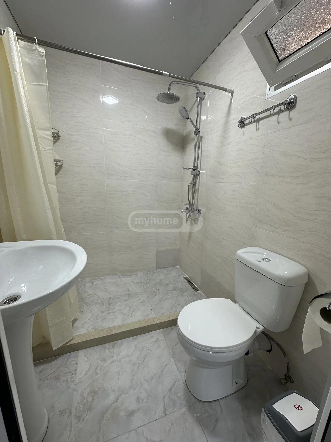 3-Room House For Rent In Batumi, Parnavaz Mepe St, 44 view 8