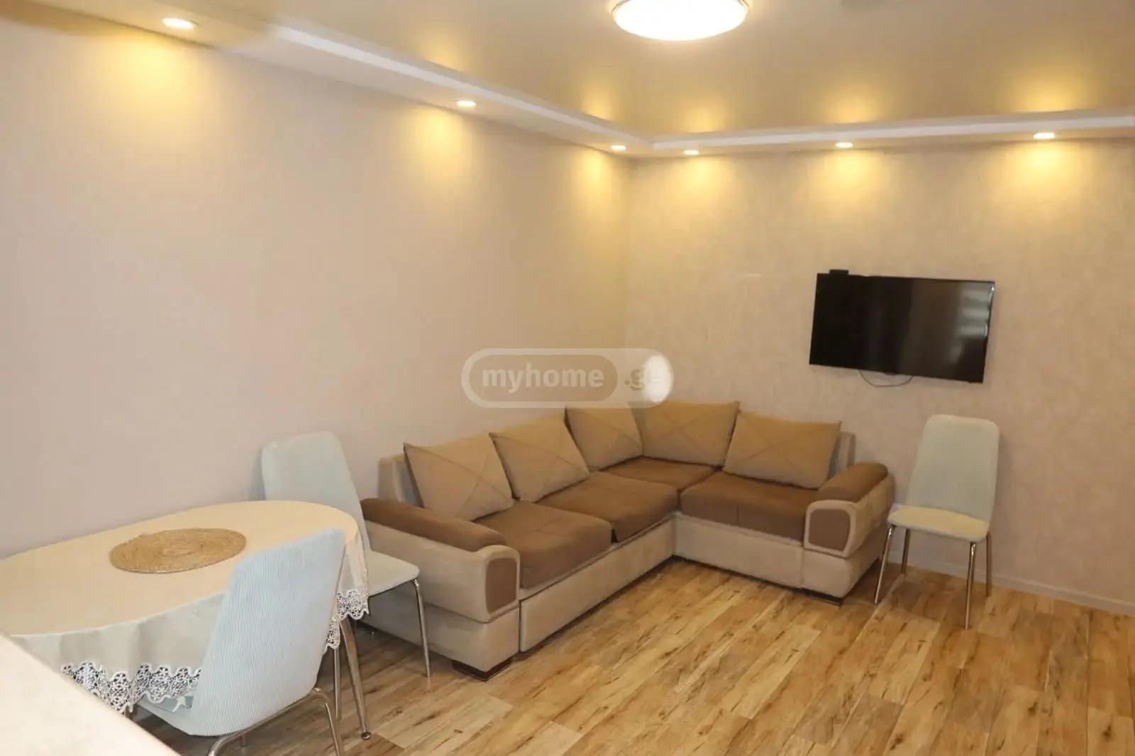 2-Room Apartment For Daily Rent In Batumi, Iakob Gogebashvili St, 35, 40 M² — 140 ₾ Per Day view 1