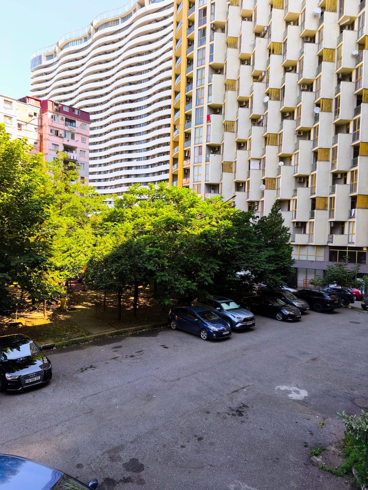 4-Room Apartment For Daily Rent In Batumi, Status House, 130 M² — 230 ₾ Per Day view 2