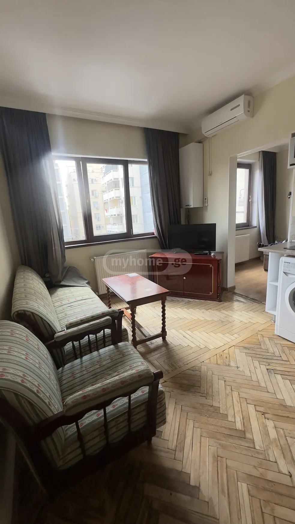 2-room apartment, Plekhanovi (2/10)