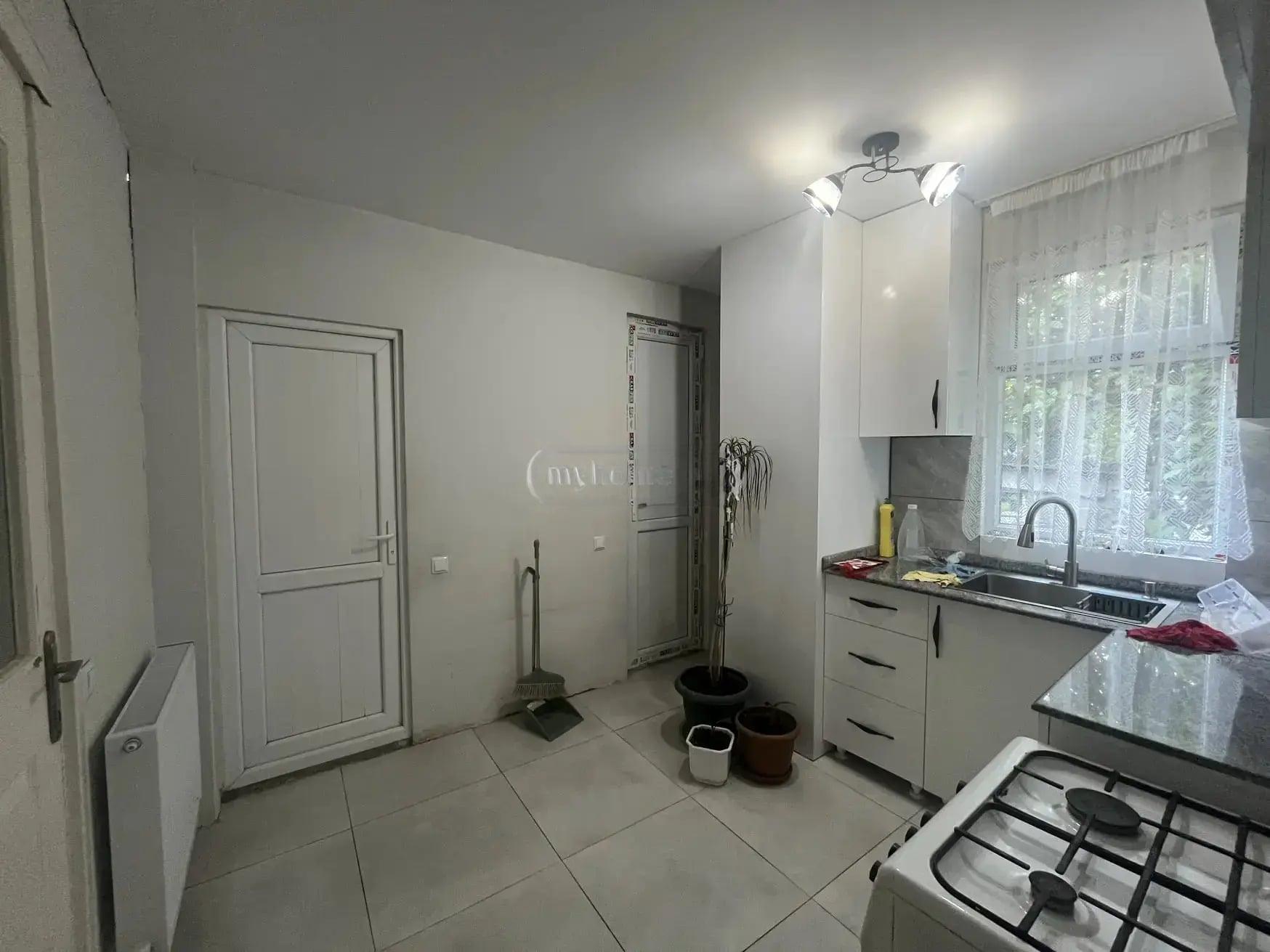 4-Room House In Batumi, Arsena Odzelashvili St, 7z, 80 M², Is Available For Daily Rent For 180 ₾ view 4