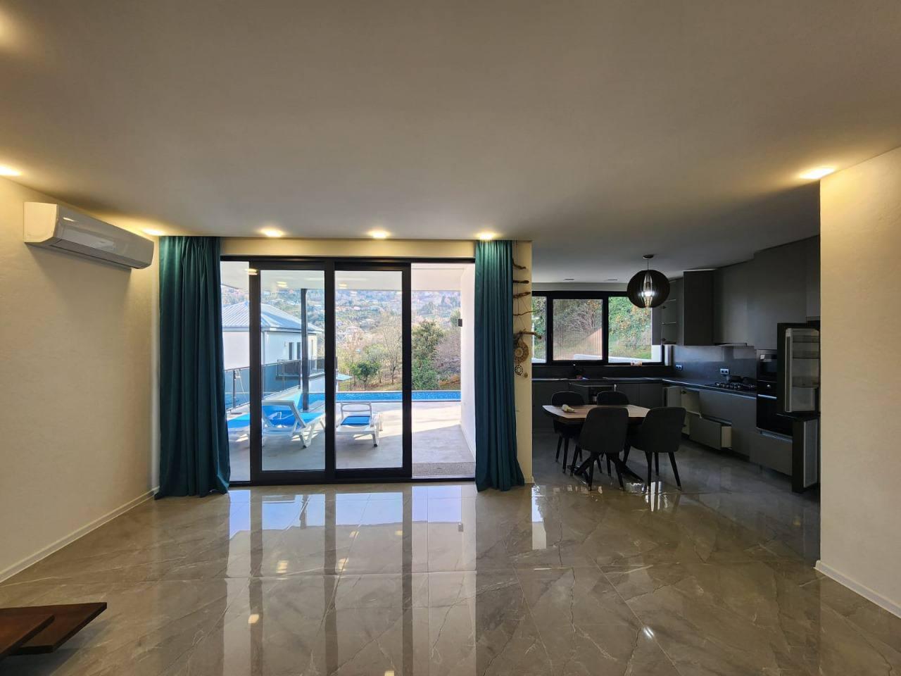 4-Room House For Sale In Batumi, Ioseb Grishashvili St view 11