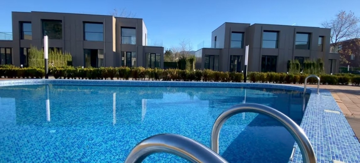 4-Room House For Sale In Chakvi, Villa Park view 9