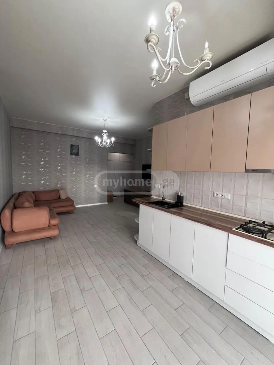 3部屋のマンション、ბერი გაბრიელ სალოსის გამზირი