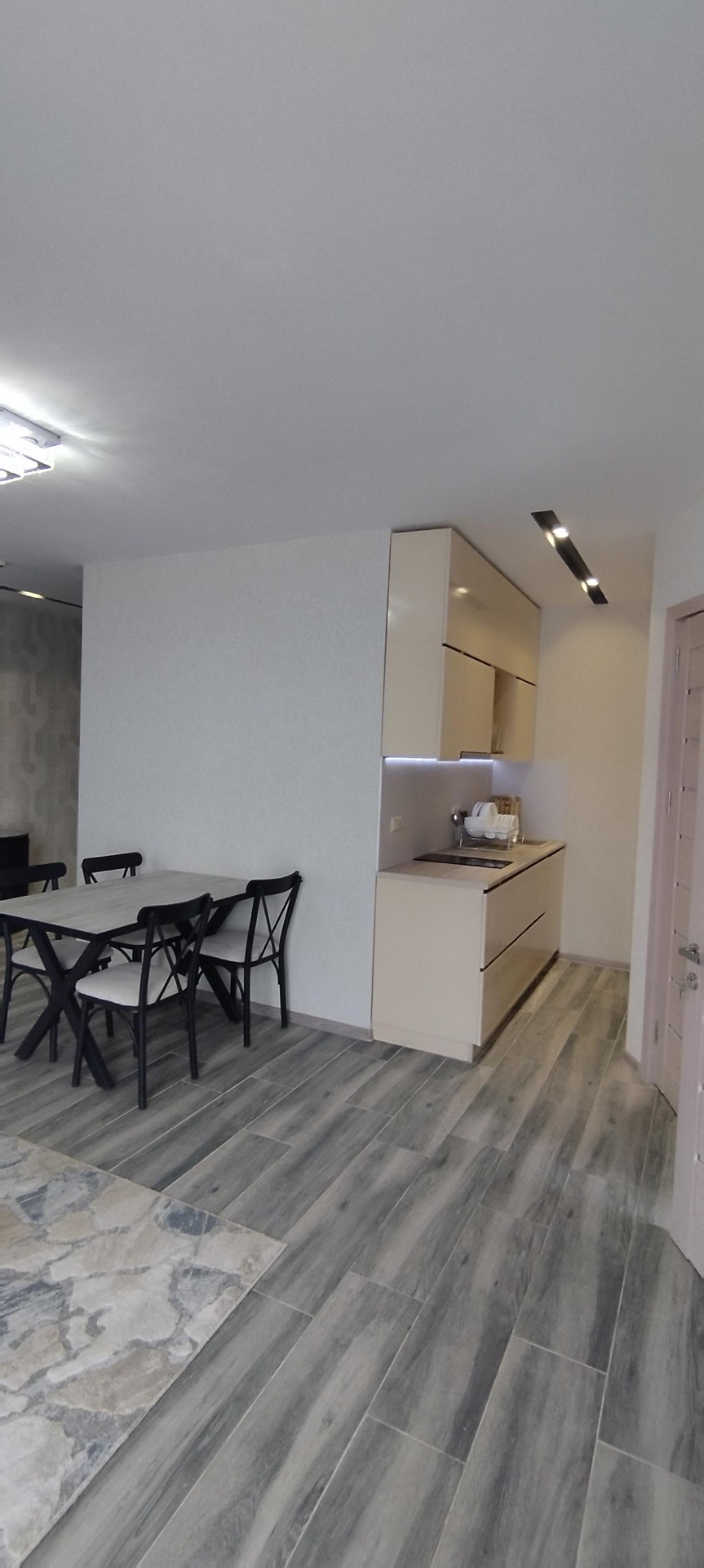 3-Room Apartment For Sale In Batumi, Tamar Mepe Ave, 1 view 4