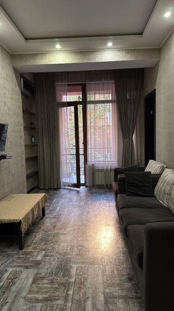 3-Zimmer-Wohnung, Kveda Chugureti