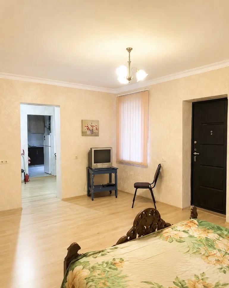 2-Zimmer-Wohnung, Kveda Chugureti