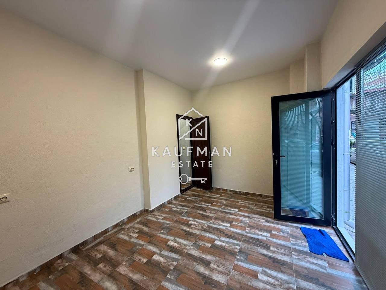 Commercial Property For Rent: 20 M² In Batumi, Старый Батуми , 10 – $750 view 2