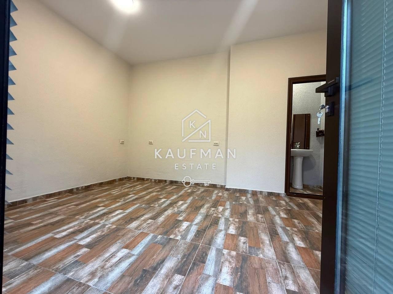 Commercial Property For Rent: 20 M² In Batumi, Старый Батуми , 10 – $750 view 3