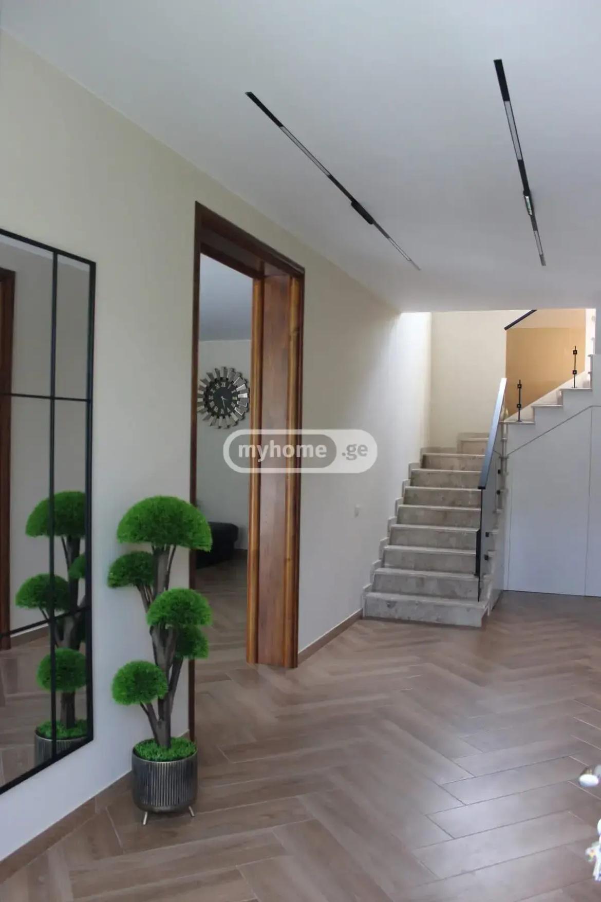 5-Room House In Kutaisi, Konstantine Leselidze 2nd Lane, 59, 200 M², Is Available For Daily Rent For 1 200 ₾ view 1