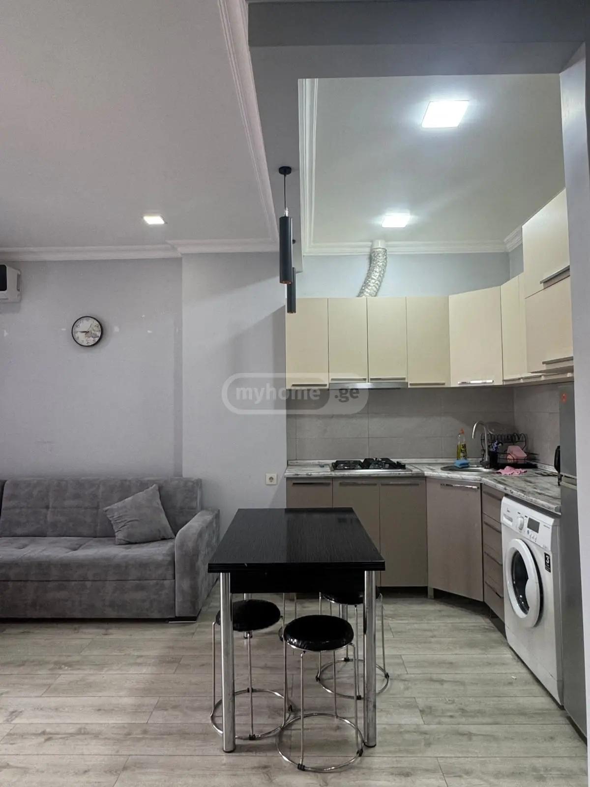 2-Room Apartment For Daily Rent In Batumi, Middle House, 50 M² — 130 ₾ Per Day view 2