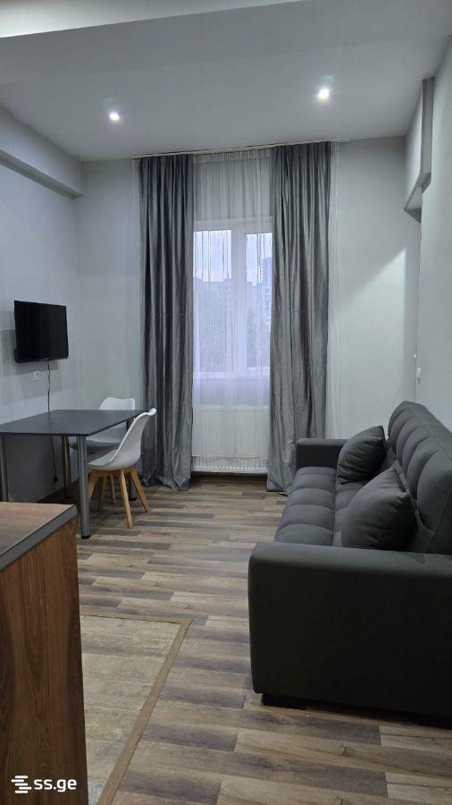 2部屋のマンション、კალოუბნის ქ.
