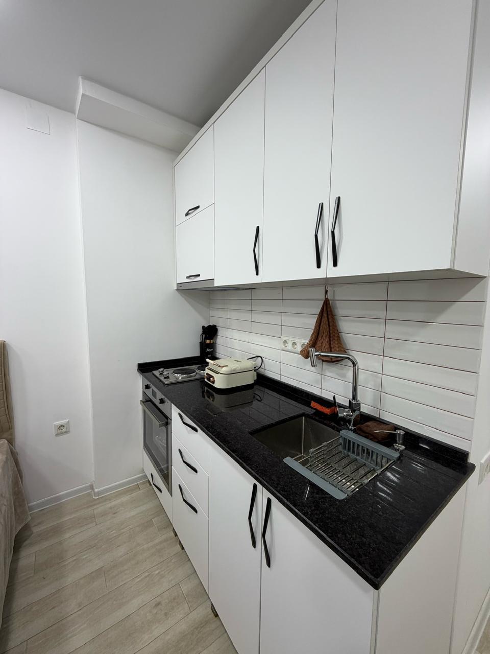 Studio Apartment For Rent In Batumi, Tamar Mepe Ave, 38 view 3
