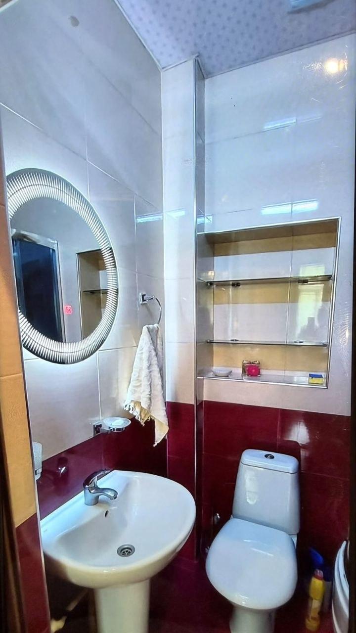 2-Room Apartment For Rent In Batumi, Tamar Mepe Ave, 2 view 6
