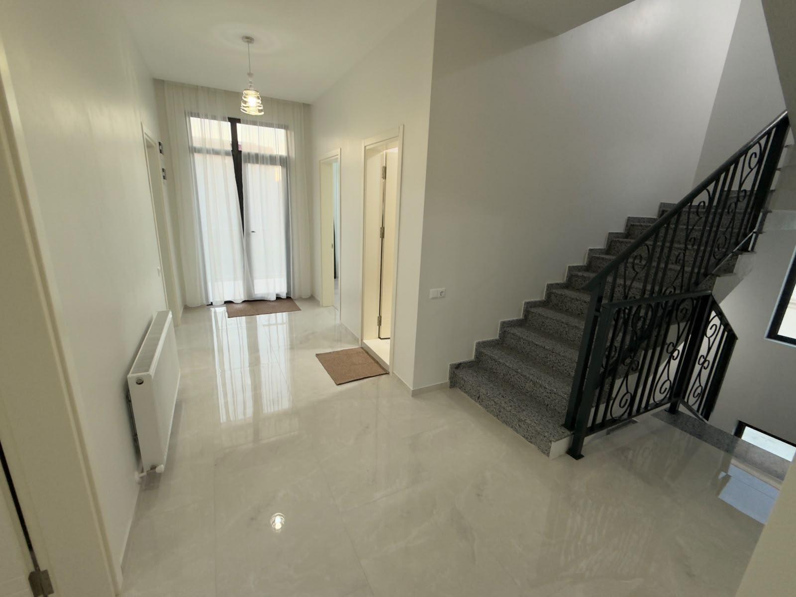 5-Room House For Rent In Batumi, Fridon Khalvashi Ave, 1 view 17