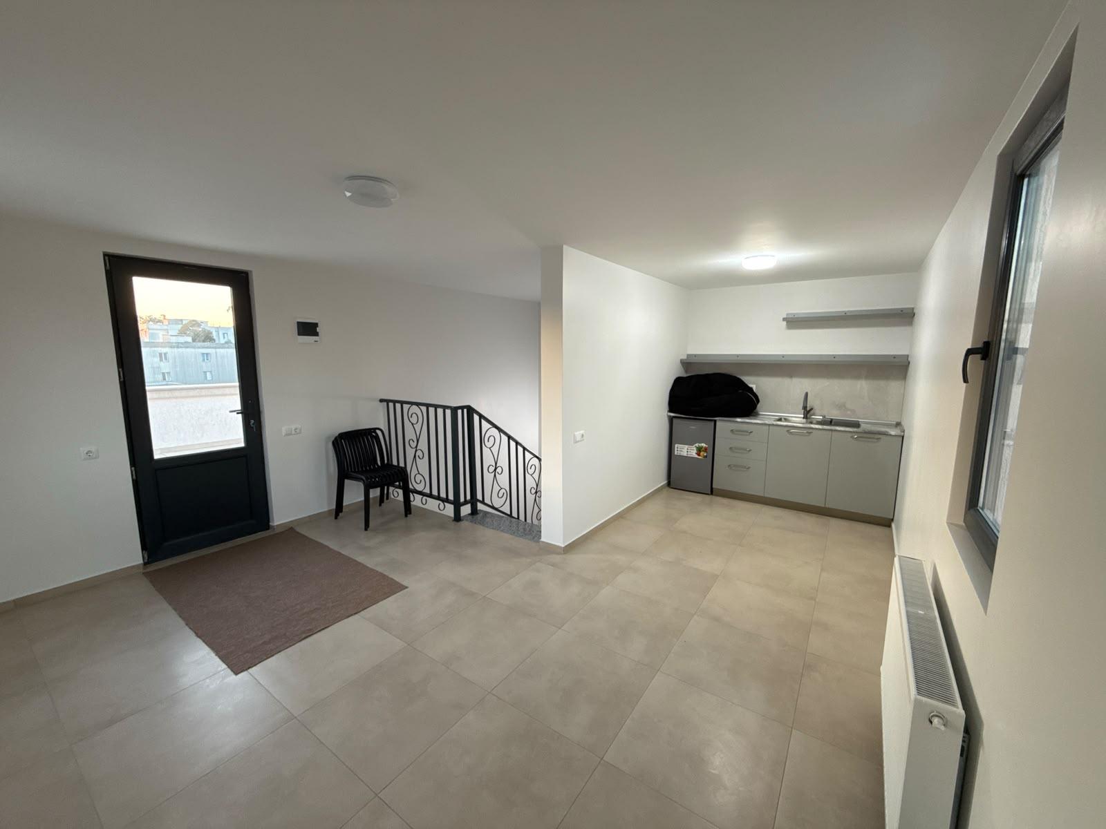 5-Room House For Rent In Batumi, Fridon Khalvashi Ave, 1 view 5