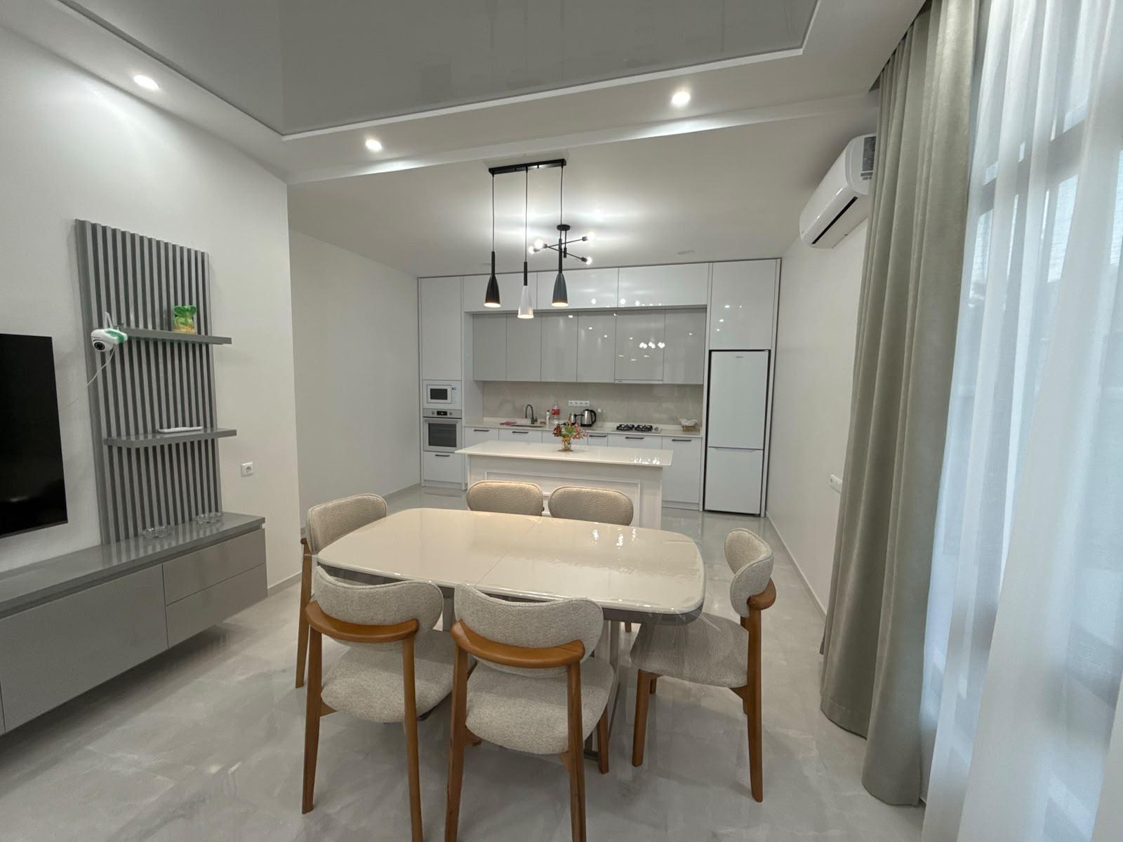 5-Room House For Rent In Batumi, Fridon Khalvashi Ave, 1 view 4
