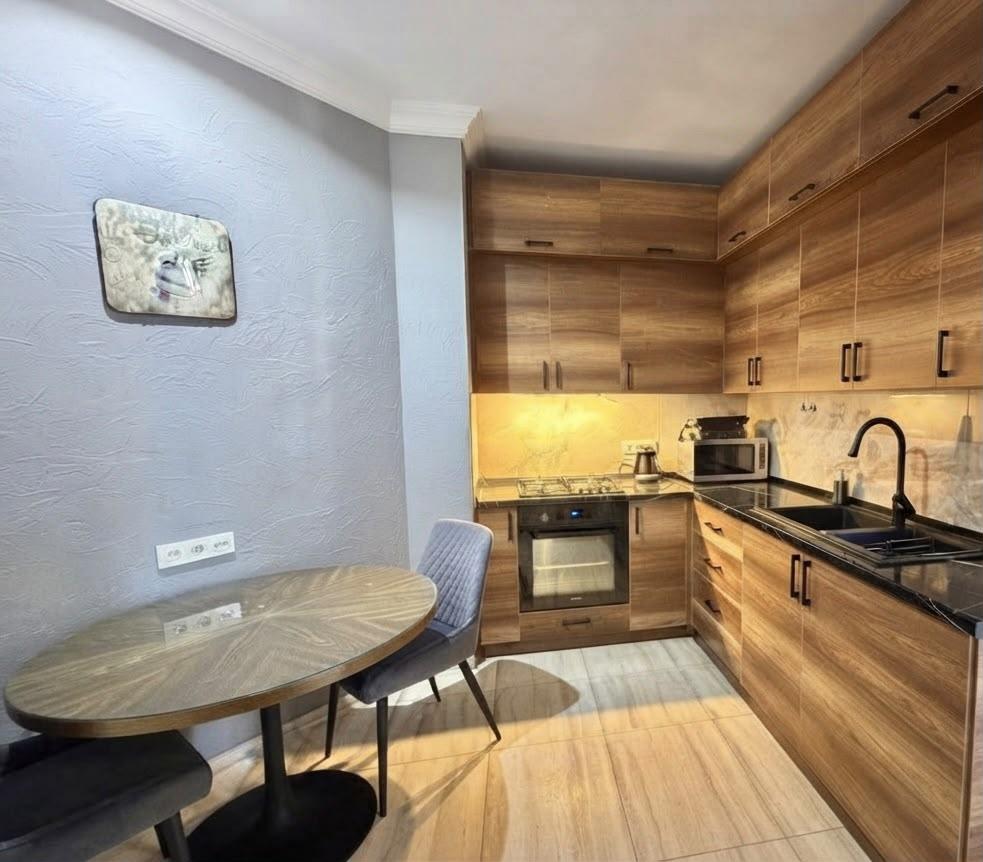 Studio Apartment For Sale view 4