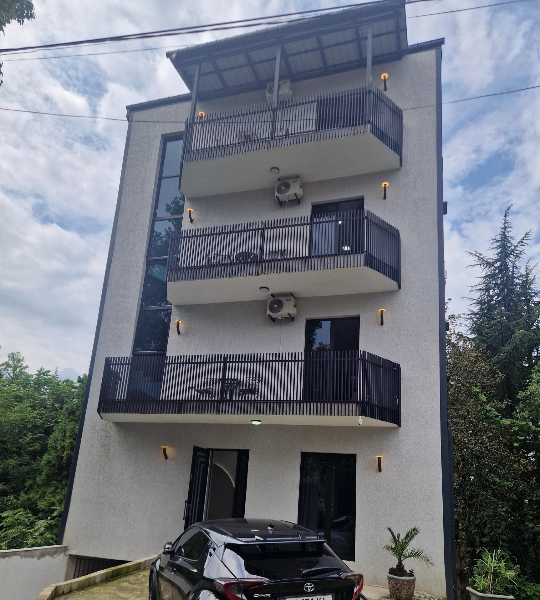 5-Room House In Batumi, Tamar Mepe 3rd Lane, 2d, 500 M², Is Available For Daily Rent For $80 view 3