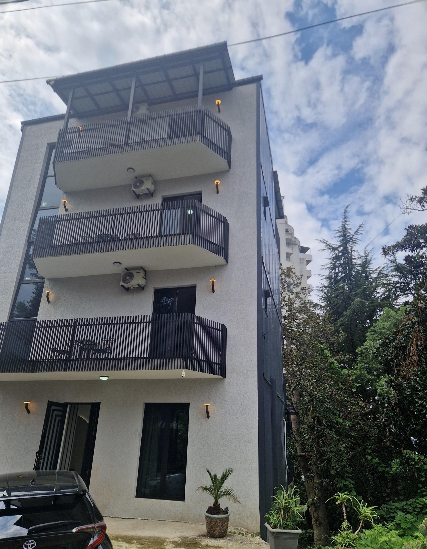 5-Room House In Batumi, Tamar Mepe 3rd Lane, 2d, 500 M², Is Available For Daily Rent For $80 view 4