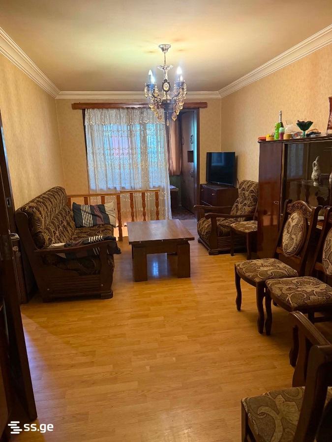 4-ოთახიანი ბინა, ვარკეთილის მე-3 მასივი, მე-10 კვარტალი