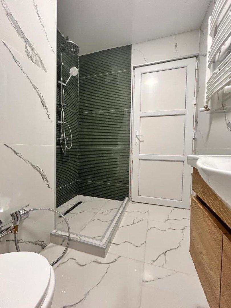 3-Room Apartment For Sale In Batumi, Zhiuli Shartava Ave, 27-31 view 8