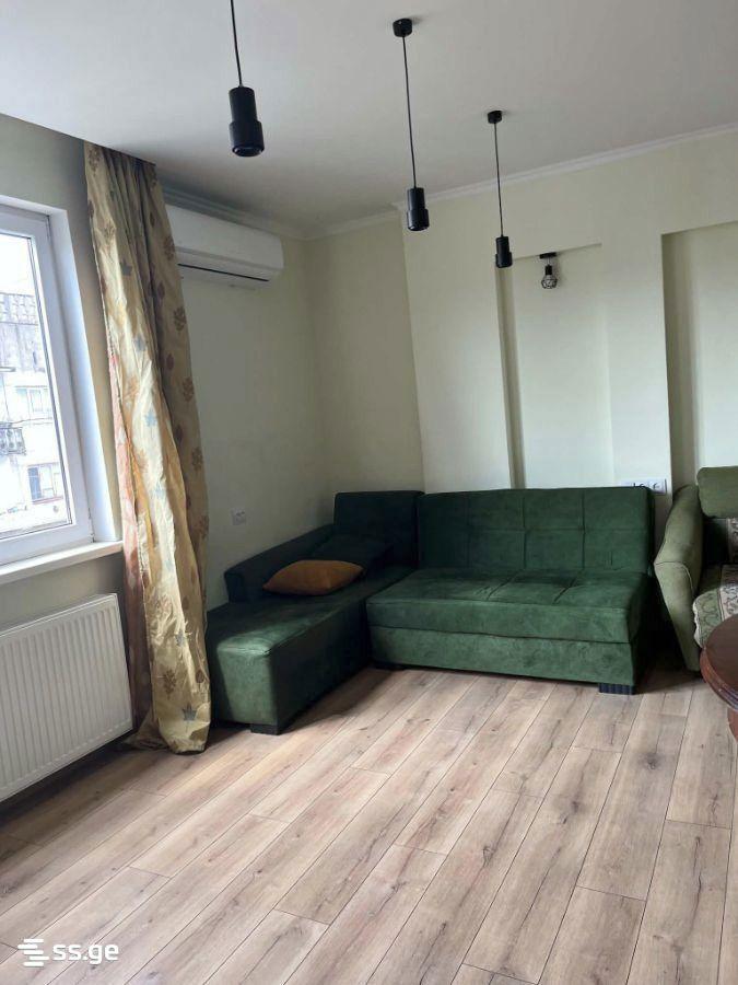 3部屋のマンション、Tsminda Barbare