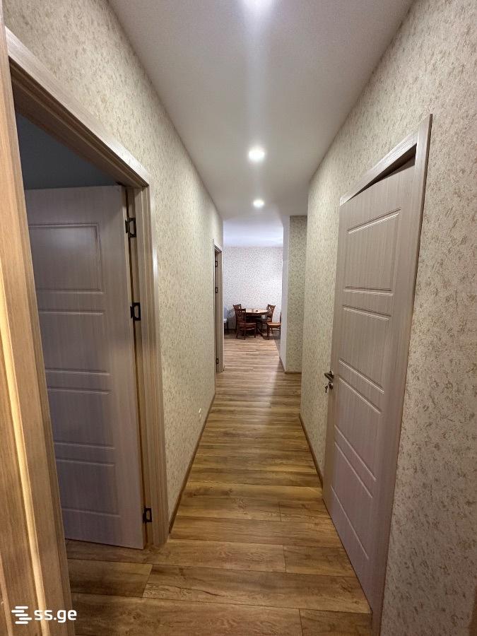 3-Zimmer-Wohnung, Lisi