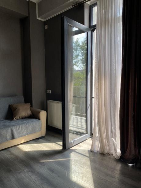 2-Zimmer-Wohnung, Dighmis Masivi