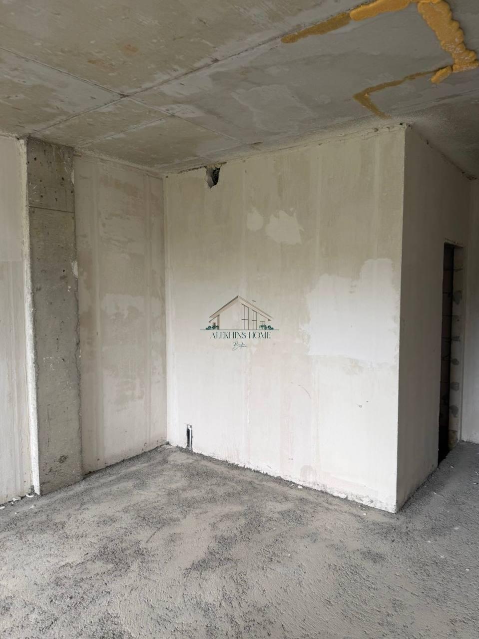 Studio Apartment For Sale view 5