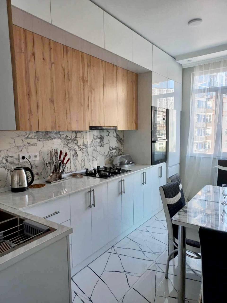 4-Room Apartment For Rent In Batumi, Comfort Palace Bagrationi view 2