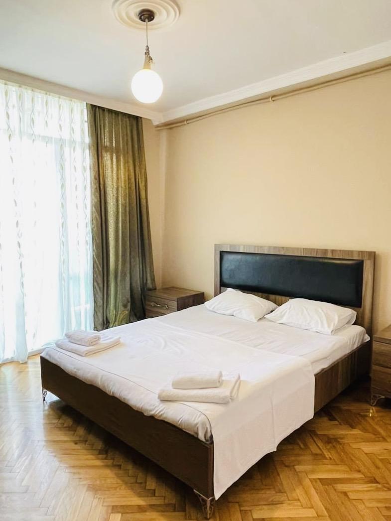 4-Room Apartment For Rent In Batumi, Alexandre Akhmeteli St, 3 view 7