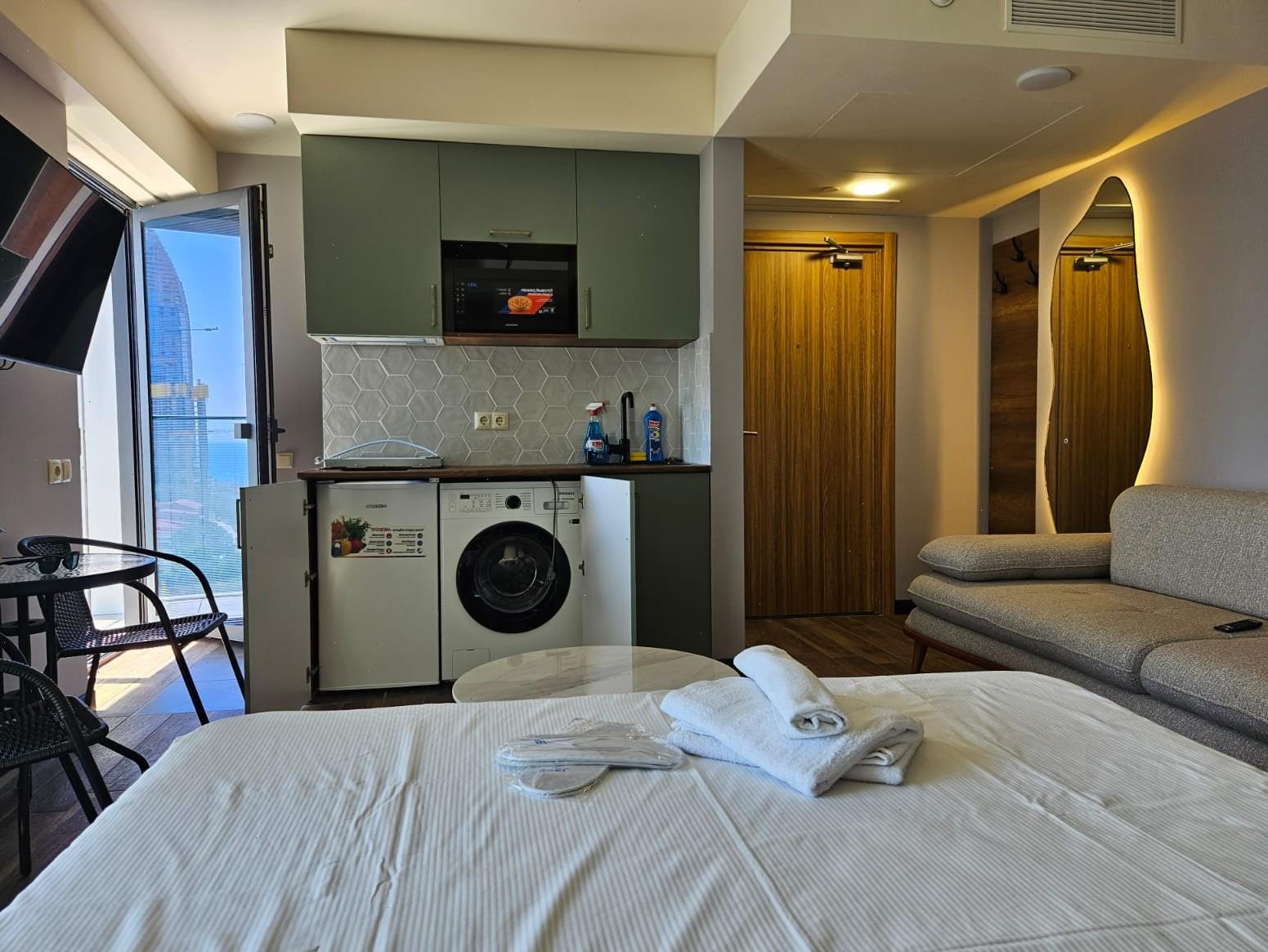 Studio Apartment For Sale view 9