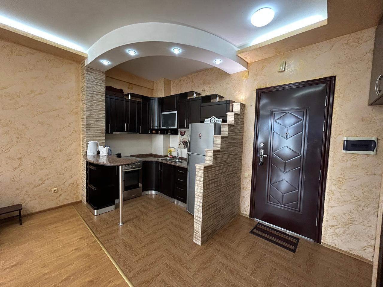 2-Room Apartment For Rent In Batumi, Parnavaz Mepe St, 113–121 view 3