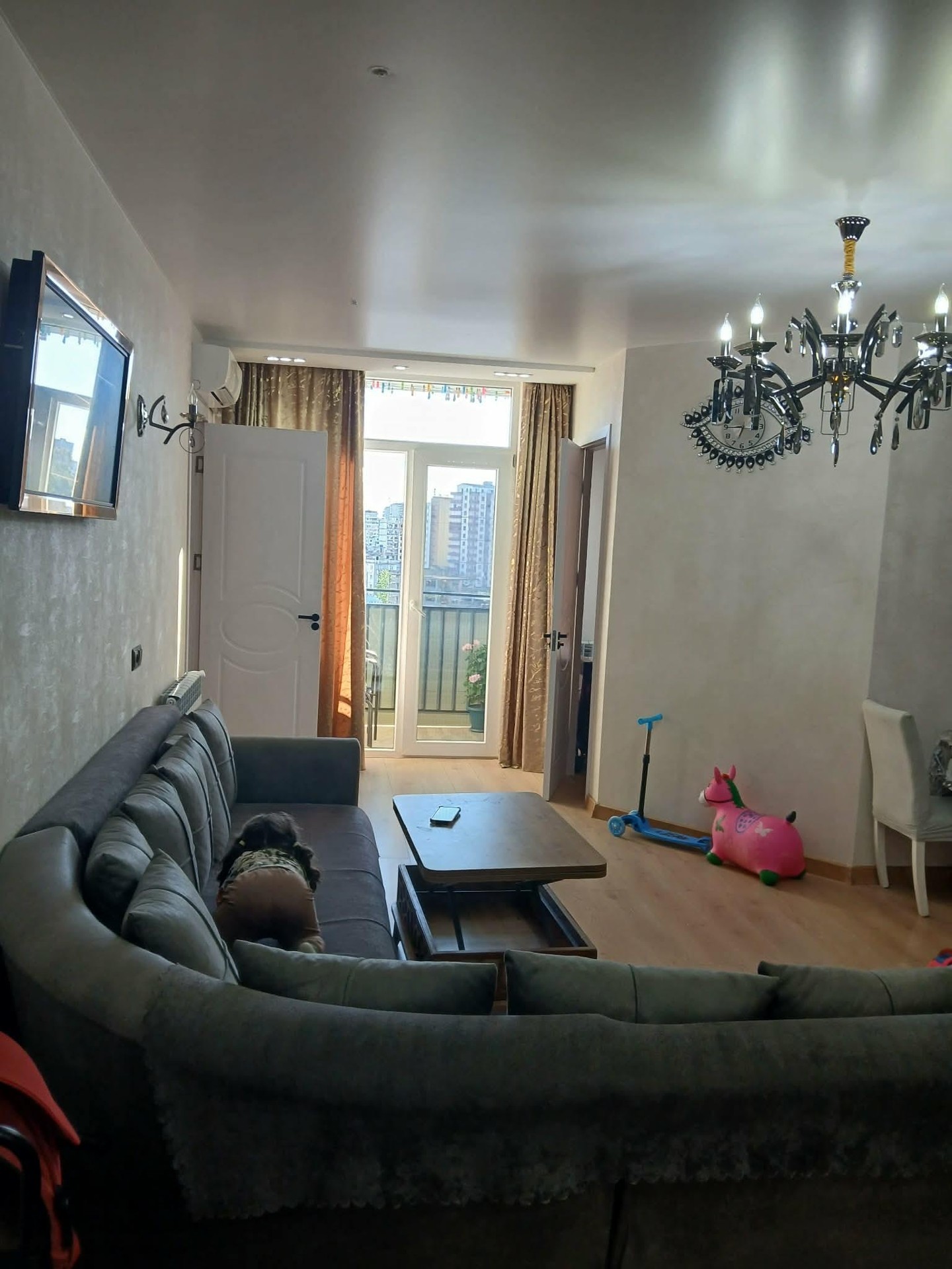 3-Room Apartment For Rent In Batumi, Zhiuli Shartava Ave, 27-31 view 1