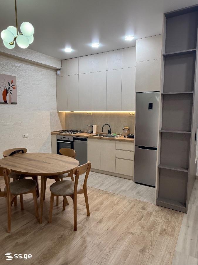 2部屋のマンション、Nadzaladevi