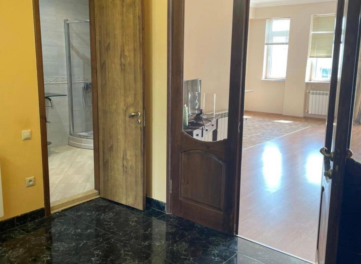 3-Room Apartment For Rent In Batumi, Zurab Gorgiladze St, 82 view 2