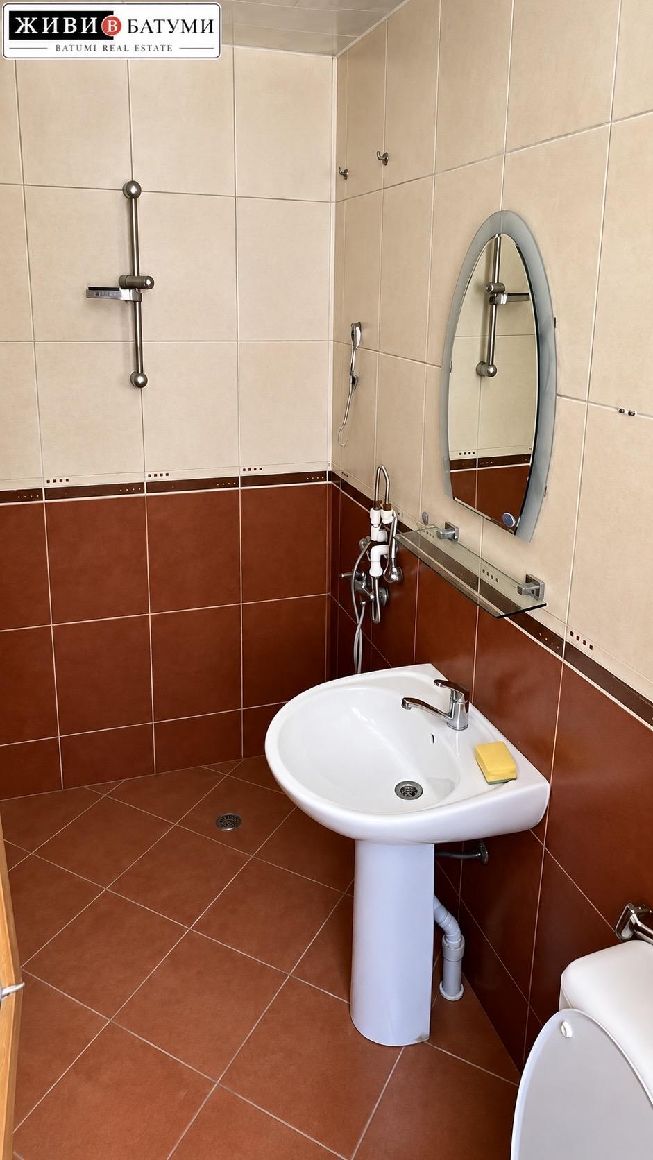 2-Room Apartment For Rent In Batumi, Zviad Gamsakhurdia St, 21 view 7