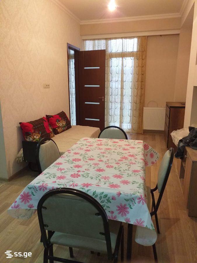 2部屋のマンション、Nadzaladevi
