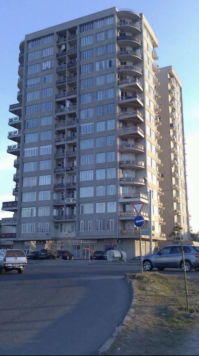 4部屋のマンション、Saburtalo