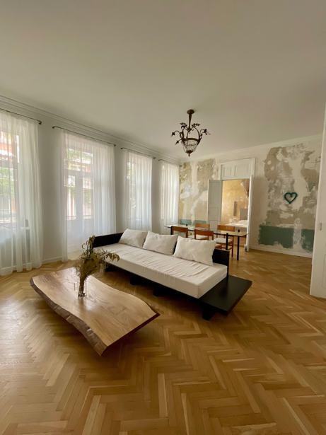 2部屋のマンション、ივანე ჯავახიშვილის ქუჩა