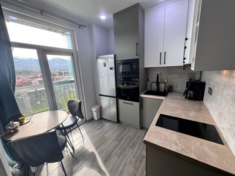 3-Room Apartment For Sale In Batumi, Tamar Mepe Ave, 1 view 11