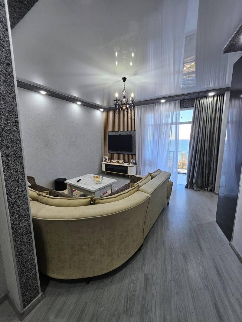 3-Room Apartment For Rent In Batumi, Tamar Mepe Ave, 3 view 11