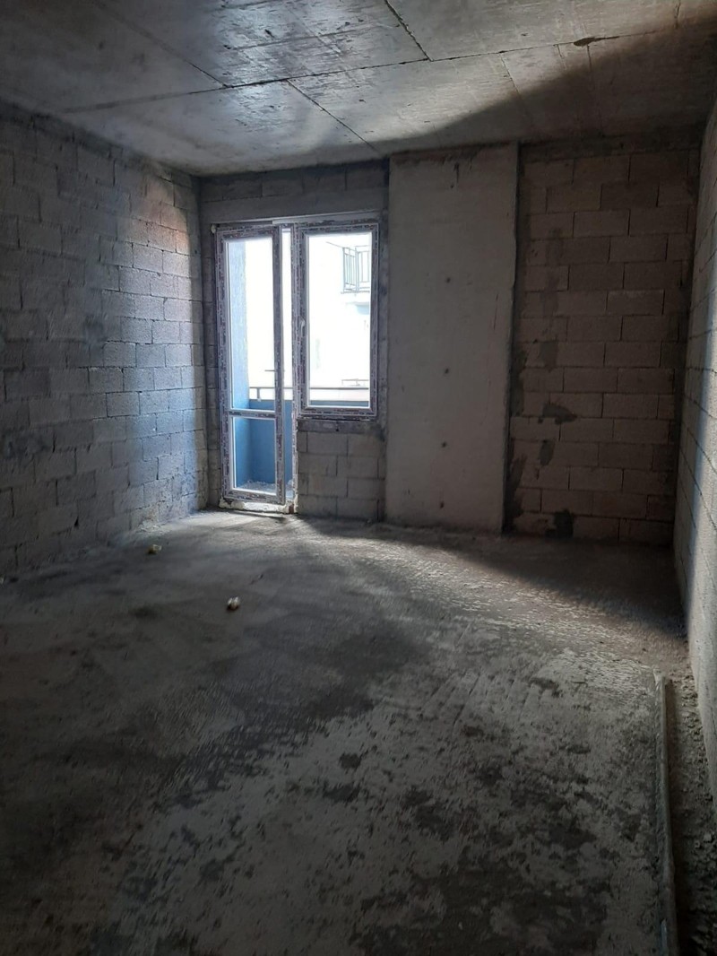 Studio Apartment For Sale view 6