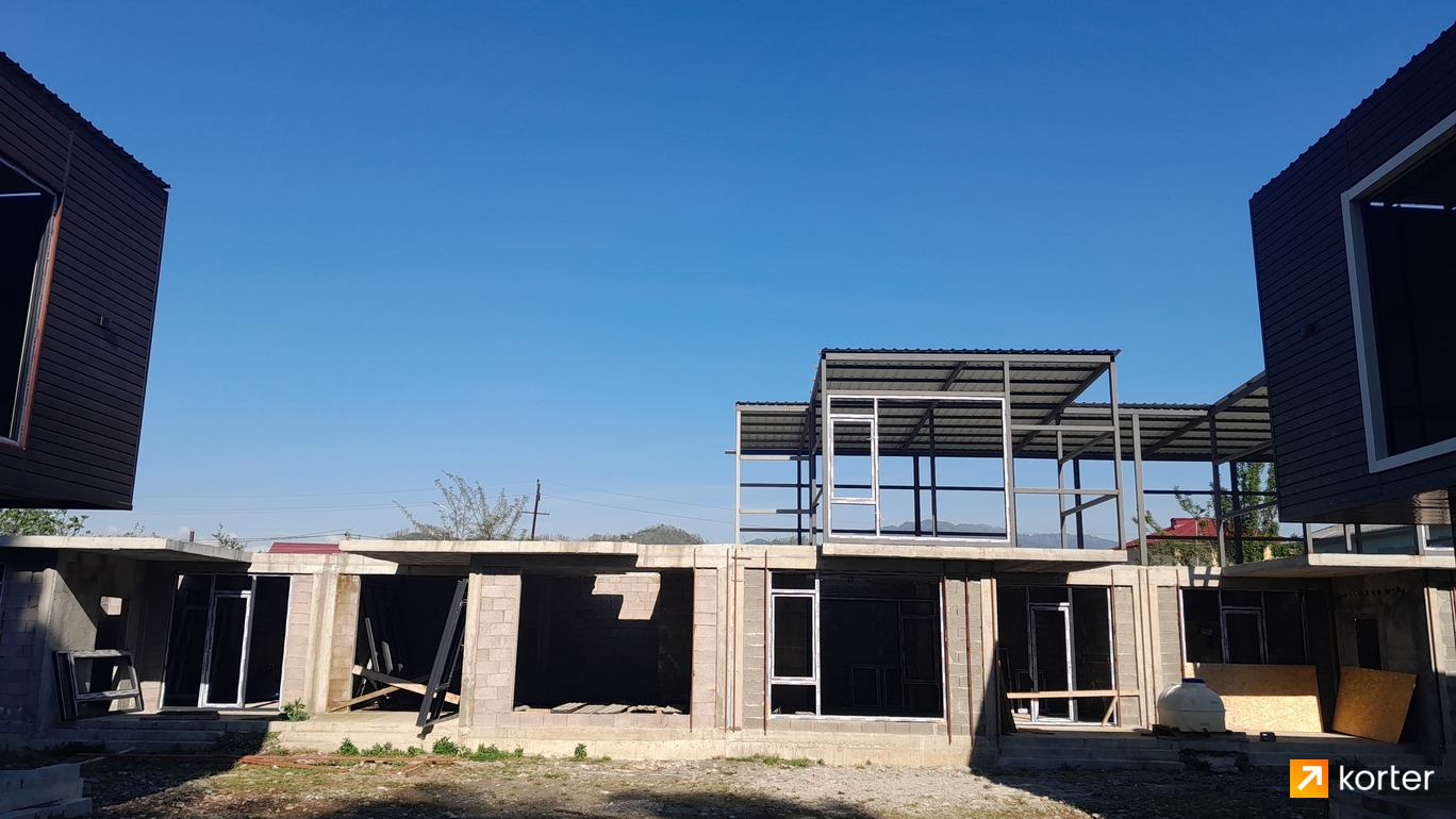 Construction progress Sunny Cottage - Spot 3, апрель 2024