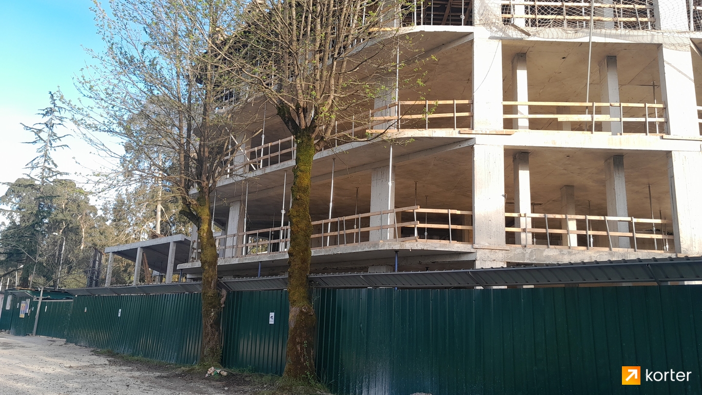 Construction progress Royal Residence Botanico - Spot 5, April 2024