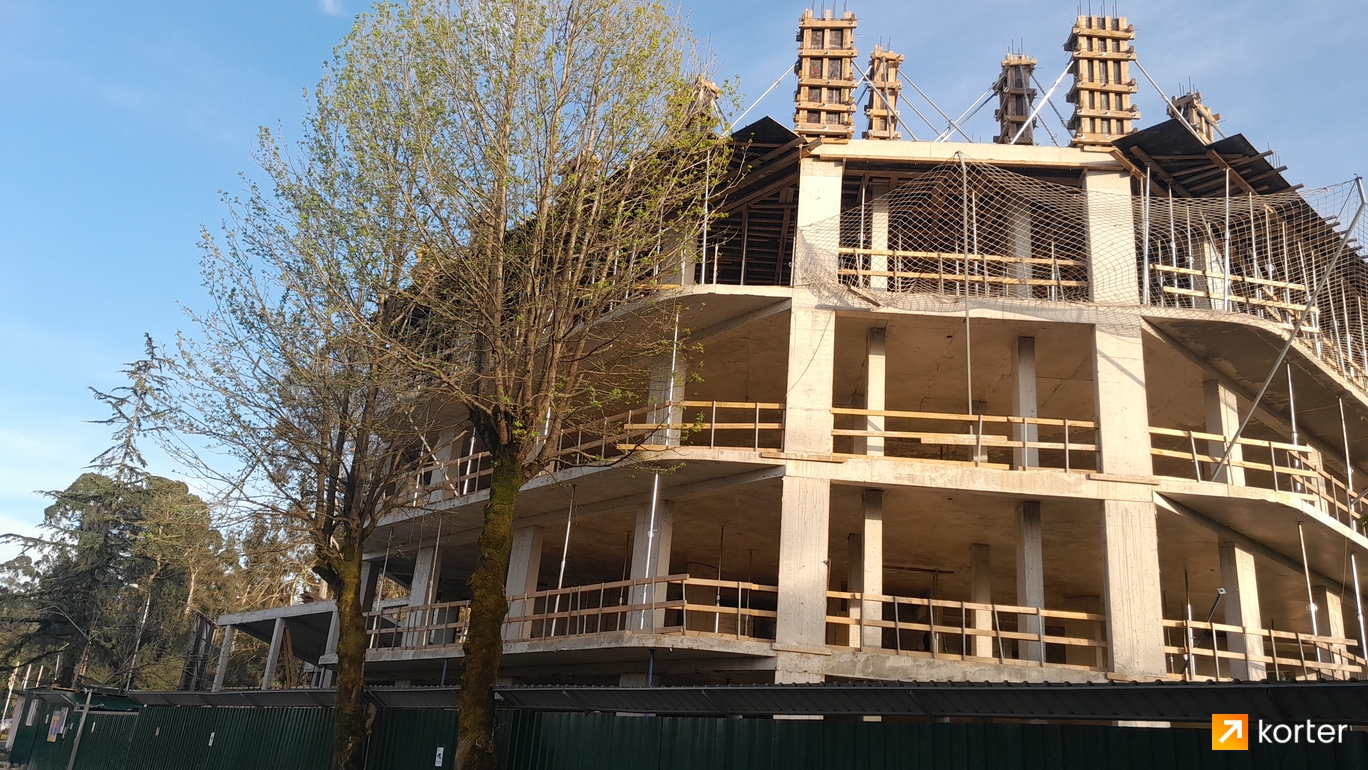 Construction progress Royal Residence Botanico - Spot 4, April 2024